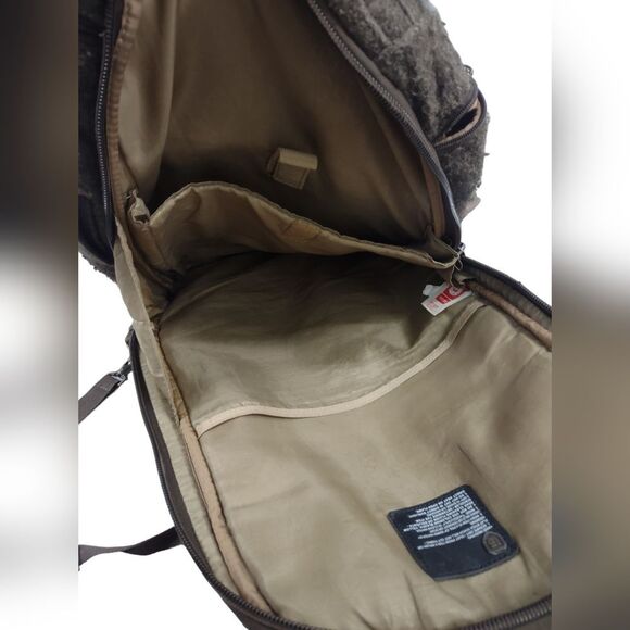 Burton backpack with aux jack - Picture 3 of 15